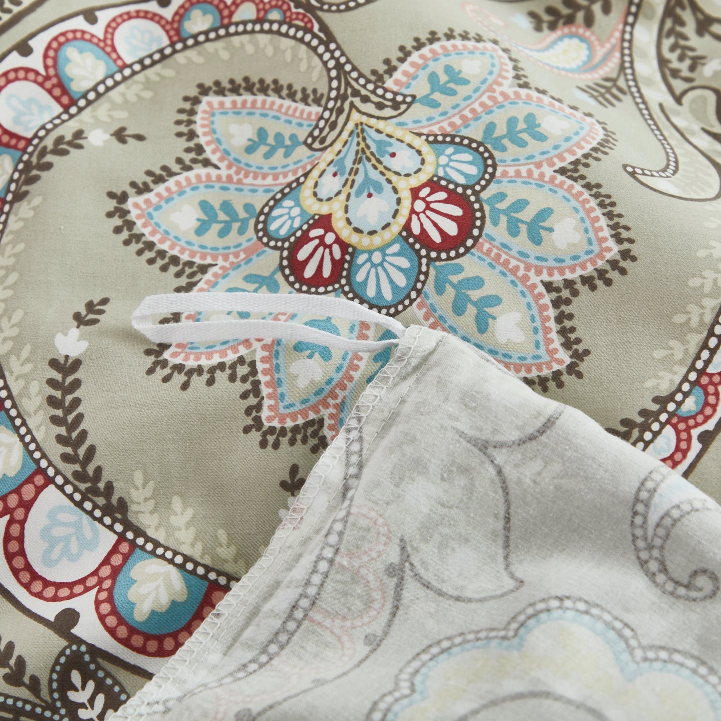 Muted Multicolor Paisley Custom Cotton Bedding Set Hidden Button Closure Inner Corner Ties Custom Size Bed Sheets