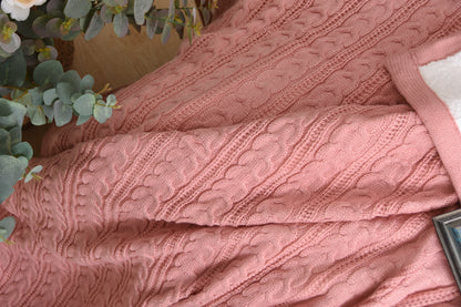 Zweilagige gestrickte Schaffell-Decke auf der Rückseite
