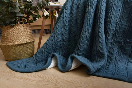 Doppellagige gestrickte Schaffell-Decke auf der Rückseite