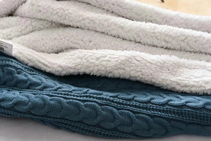 Doppellagige gestrickte Schaffell-Decke auf der Rückseite