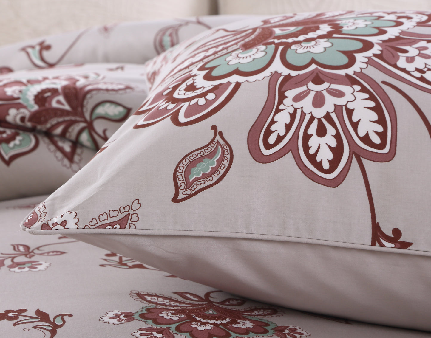 Retro Botanical Flower Printed Custom Bed Linen Skin-Friendly Cotton 4 Pieces Bedding Set Hidden Button Closure Inner Corner Ties Custom Size Bed Sheets