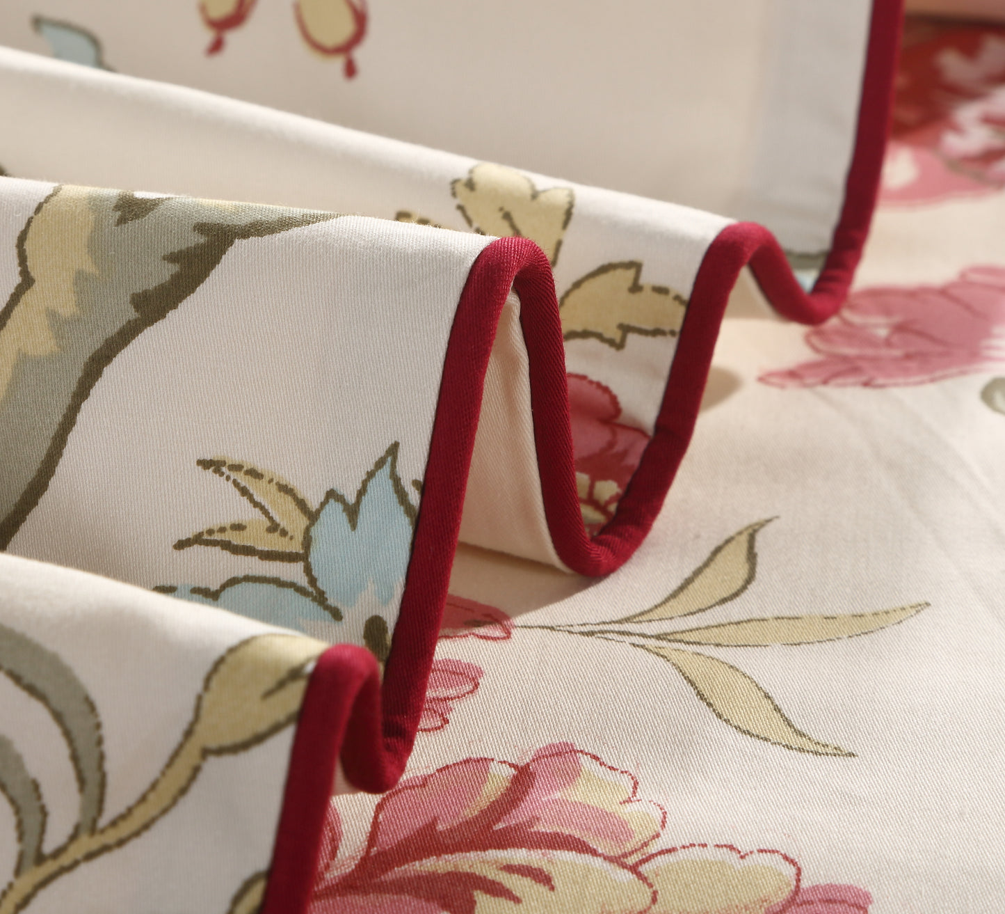 Vintage Pink Floral Cotton Bedding Set Custom Printed Farmhouse Style Duvet Cover Set with Red Trim